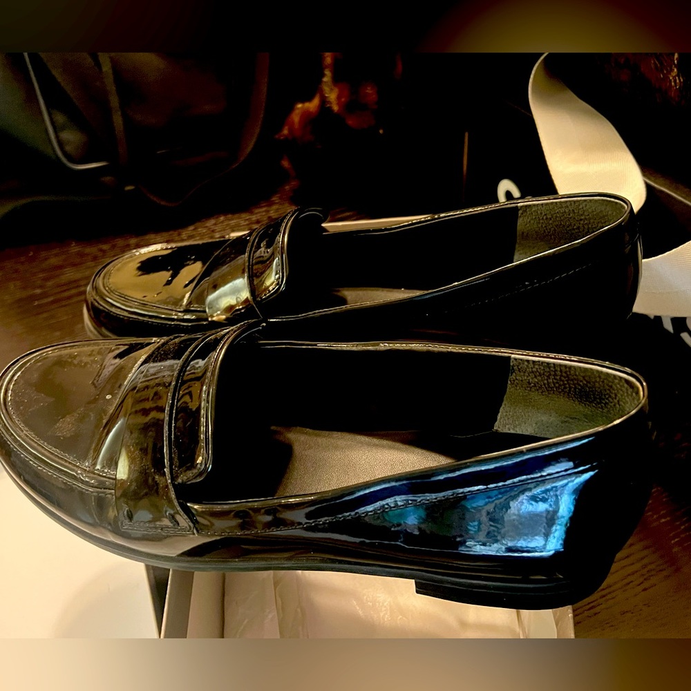 Black pattern Franco Sarto loafers!